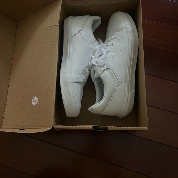 Leather Vans Youth size 7 - Picture 3 of 3